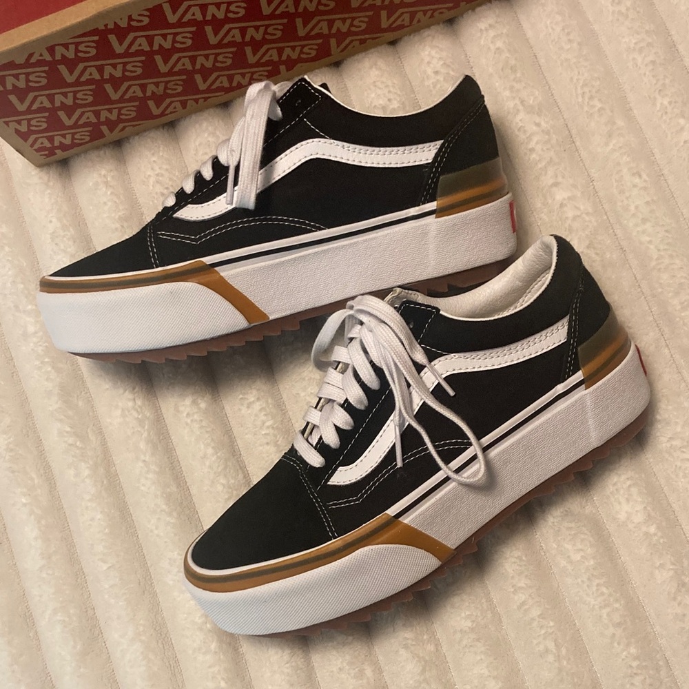 *NWOT* Van’s Old Skool Stac sneaker women’s size 8.5